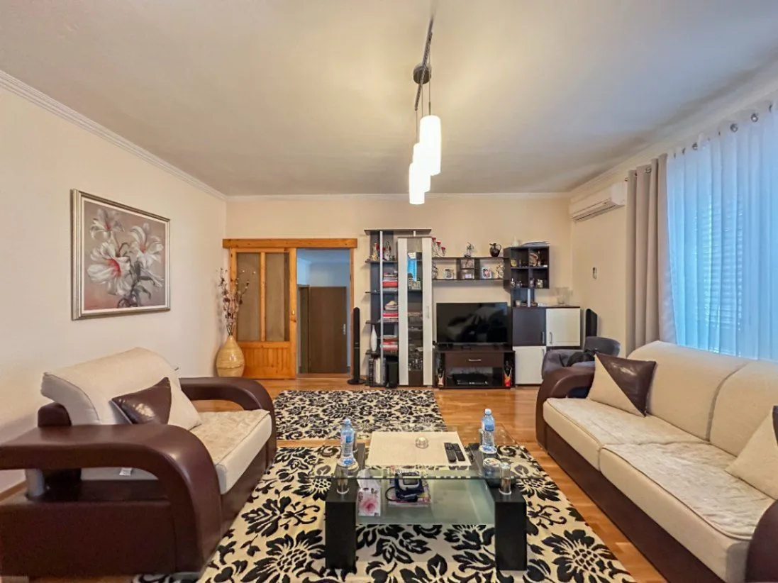 Sale, house, 250m², Dalmatinska ulica, Podgorica