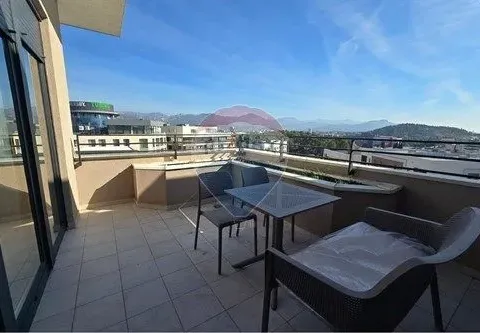 Izdavanje, trosoban stan, 140m², Kruševac, Podgorica - image 12