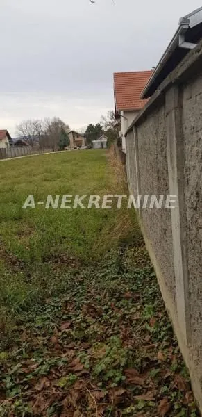 Izdavanje, plac, 2000m², Veternik, Novi Sad Sve Podlokacije