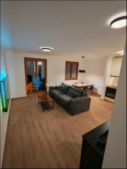 Izdavanje, trosoban stan, 77m², Autokomanda, Voždovac Sve Podlokacije