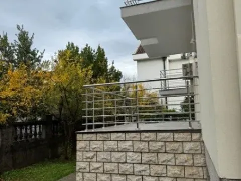 Rent, house, 500m², Stari Aerodrom, Podgorica - image 4