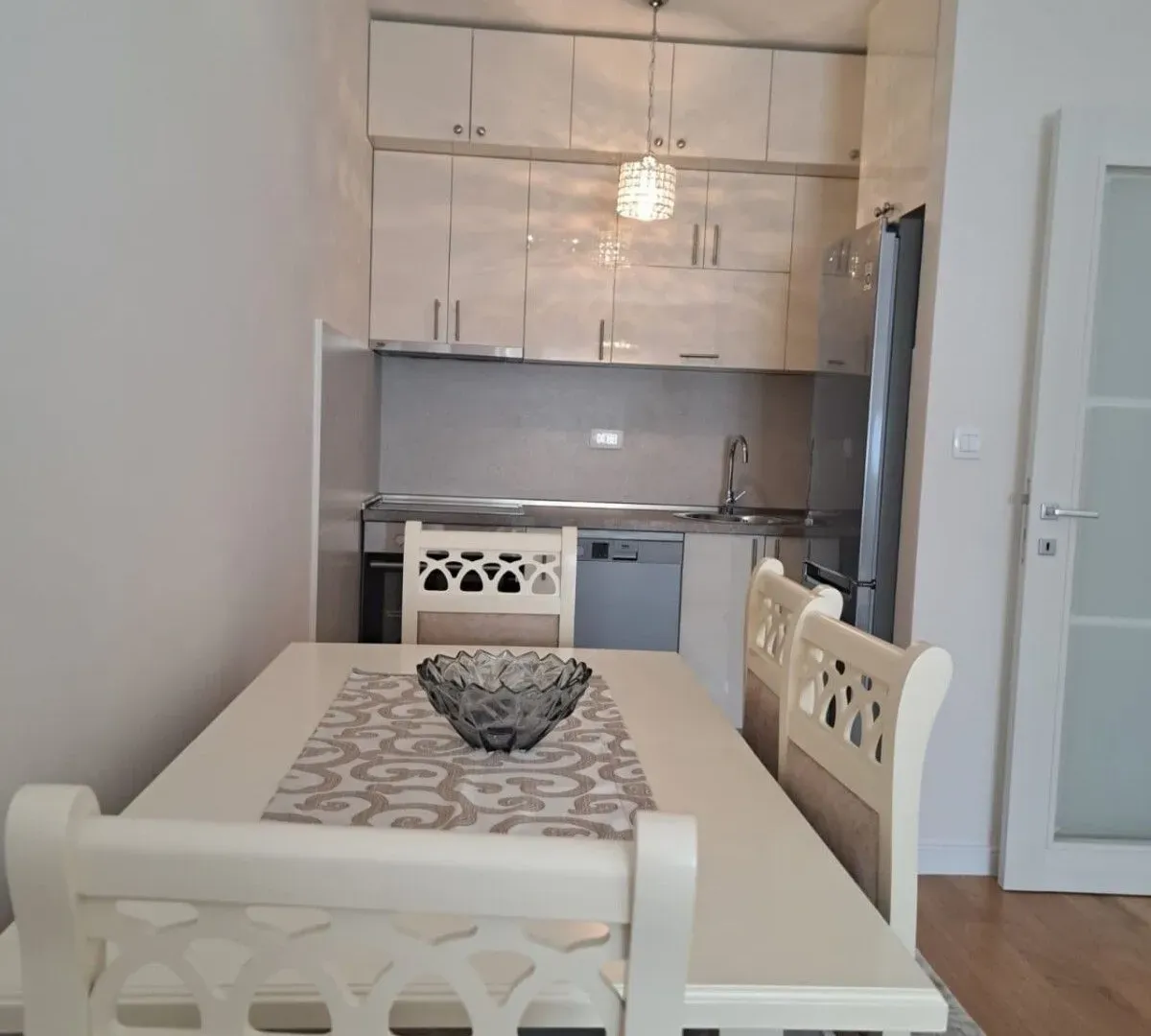 Izdavanje, jednosoban stan, 46m², Central Point, Podgorica