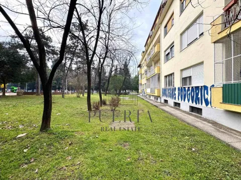 Izdavanje, jednosoban stan, 76m², Centar, Podgorica - image 12