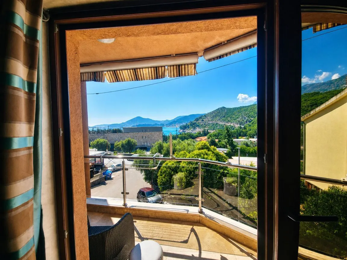 Rent, two bedroom apartment, 80m², Kamenovo, Budva
