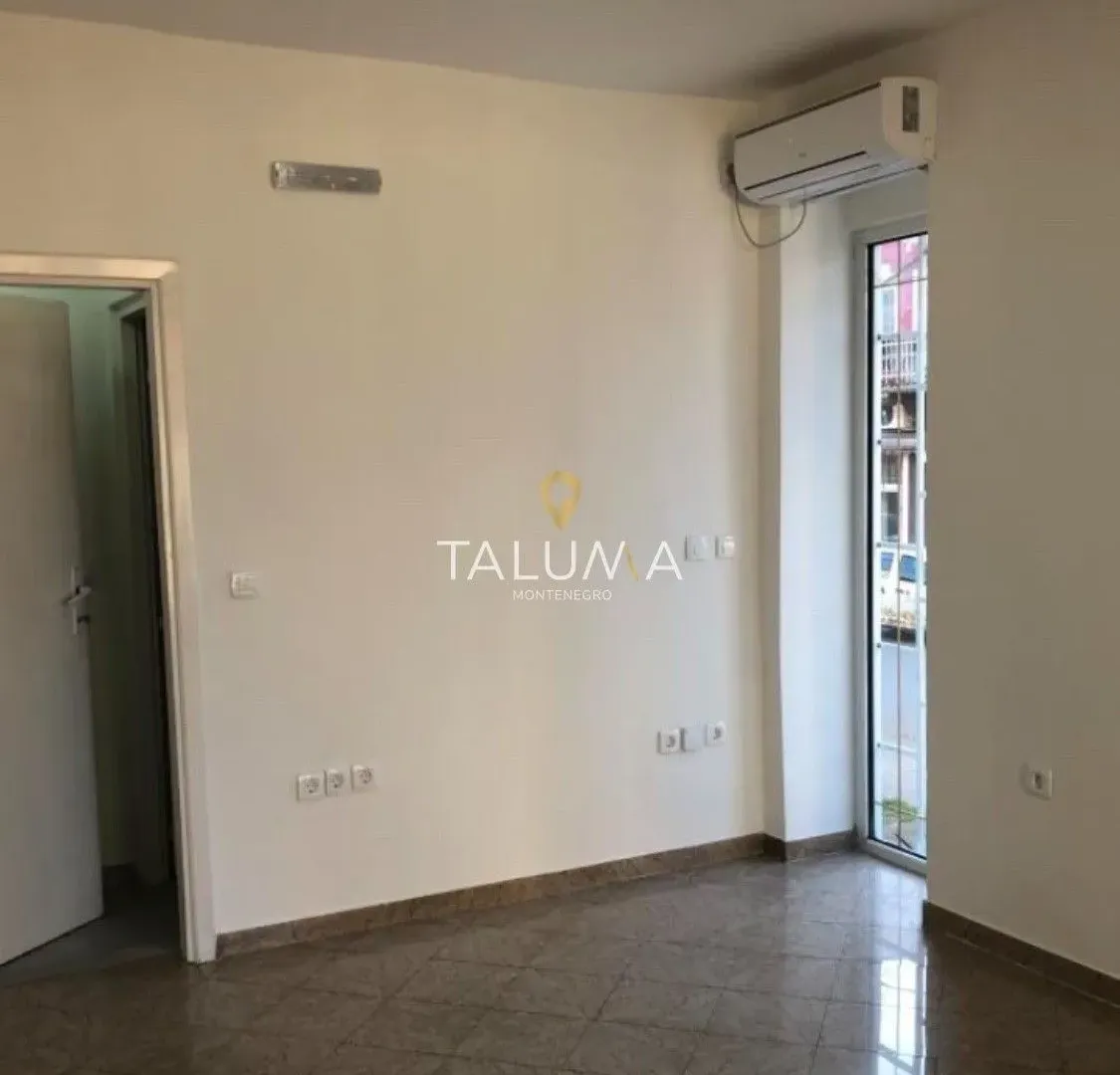 Izdavanje, poslovni prostor, 25m², Centar, Podgorica