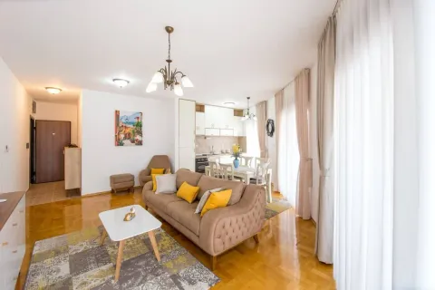 Rent, two bedroom apartment, 88m², Bečići, Budva - image 2