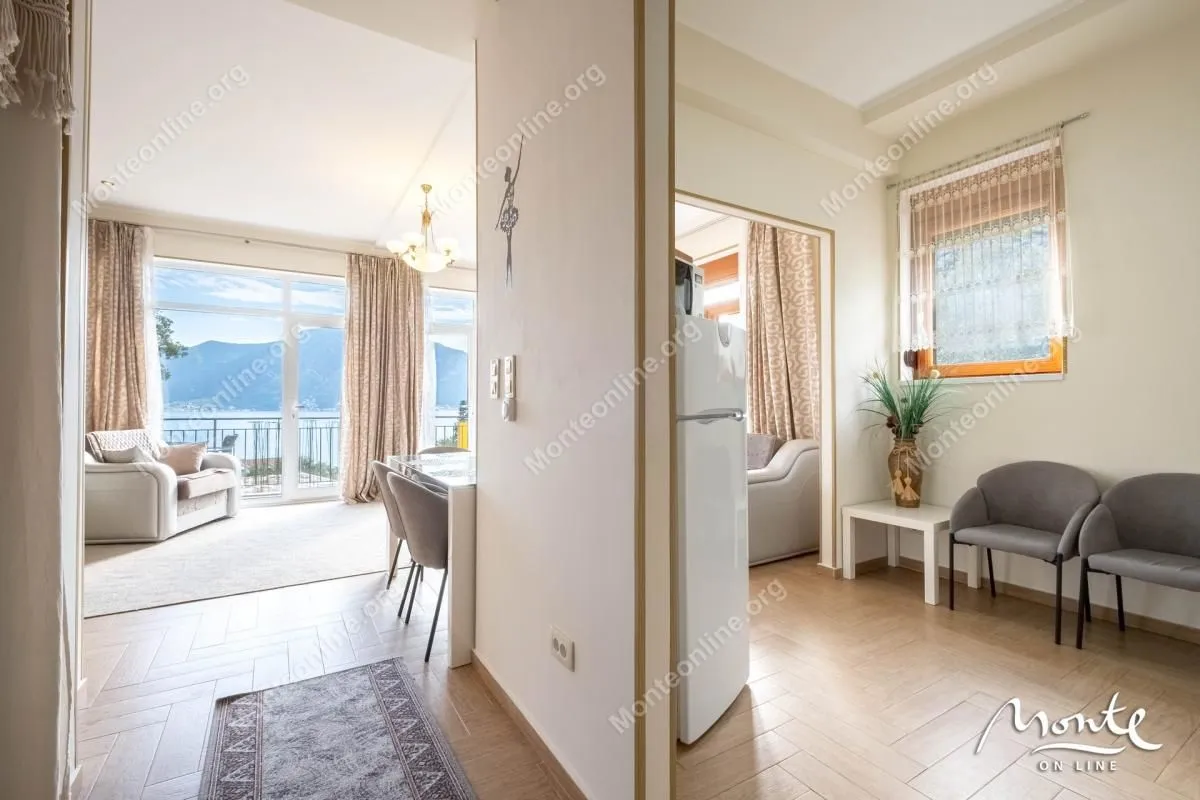 Prodaja, dvosoban stan, 104m², Orahovac, Kotor