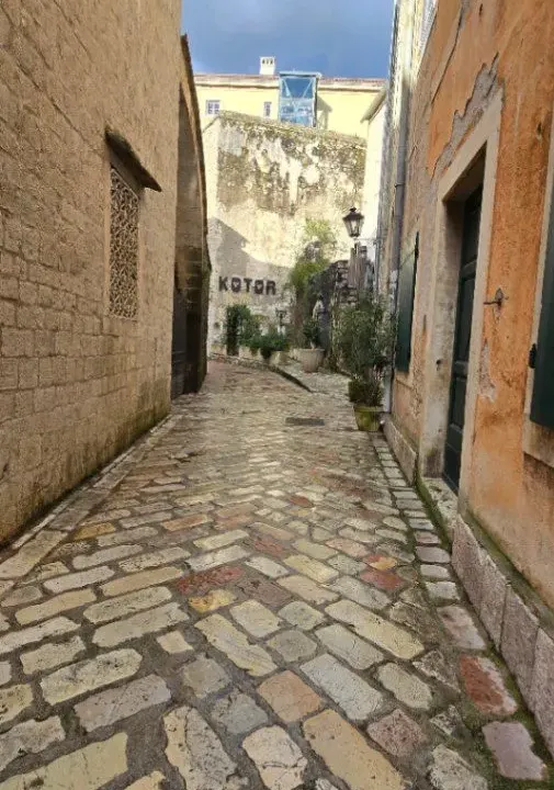 Sale, three bedroom apartment, 72m², Stari Grad Kotor, Kotor