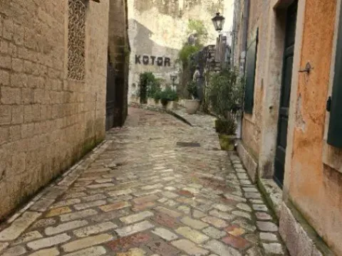 Sale, three bedroom apartment, 72m², Stari Grad Kotor, Kotor