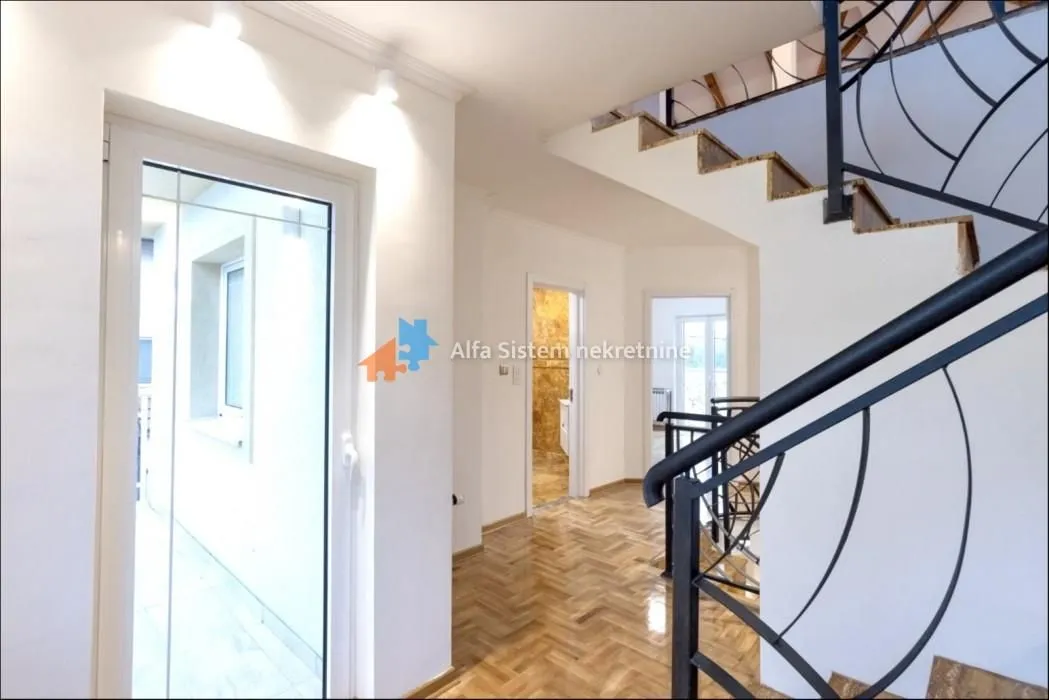 Izdavanje, kuća, 417m², Voždovac Sve Podlokacije, Beograd