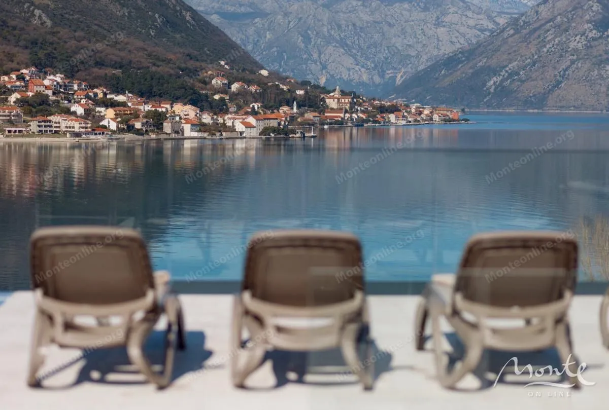 Prodaja, trosoban stan, 204m², Dobrota, Kotor
