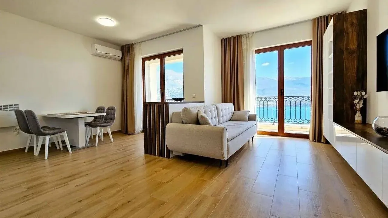 Prodaja, dvosoban stan, 73m², Komoševina, Budva