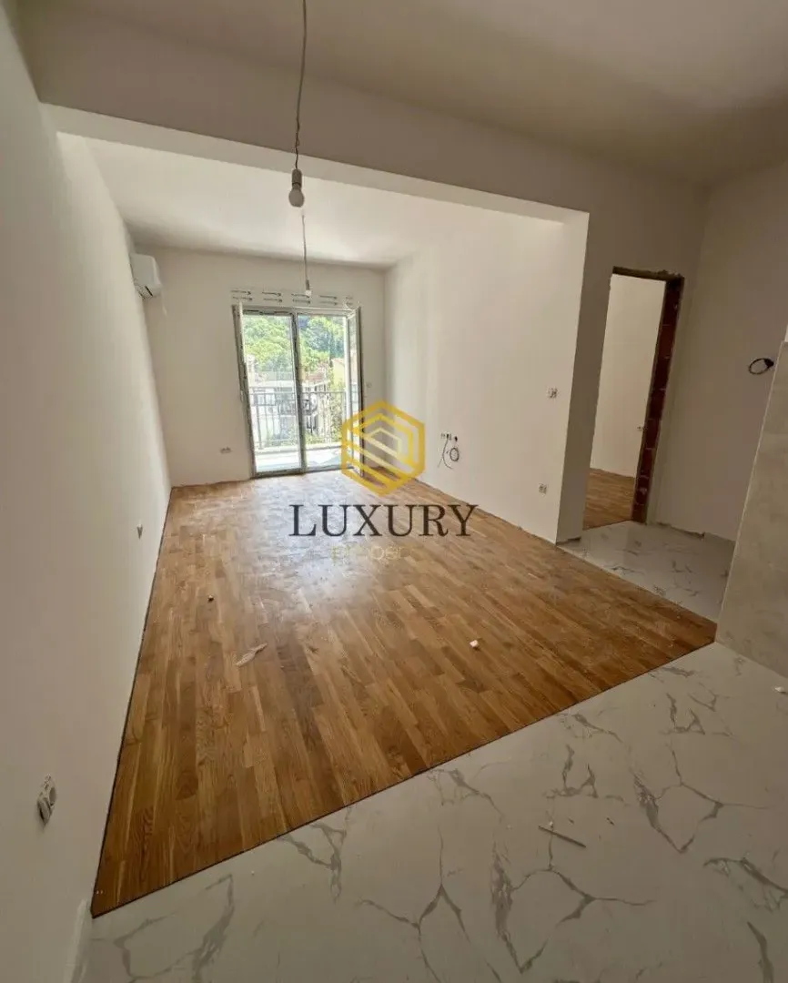 Prodaja, jednosoban stan, 42m², Podkošljun, Budva