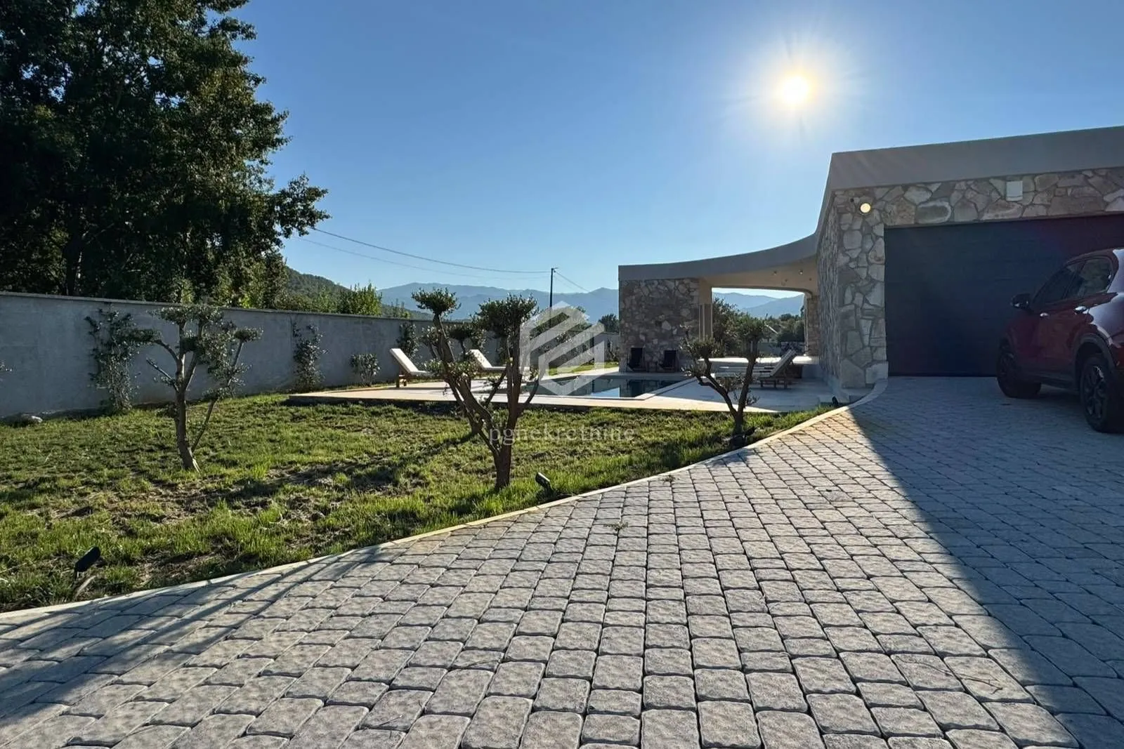 Izdavanje, kuća, 295m², Begovina, Danilovgrad
