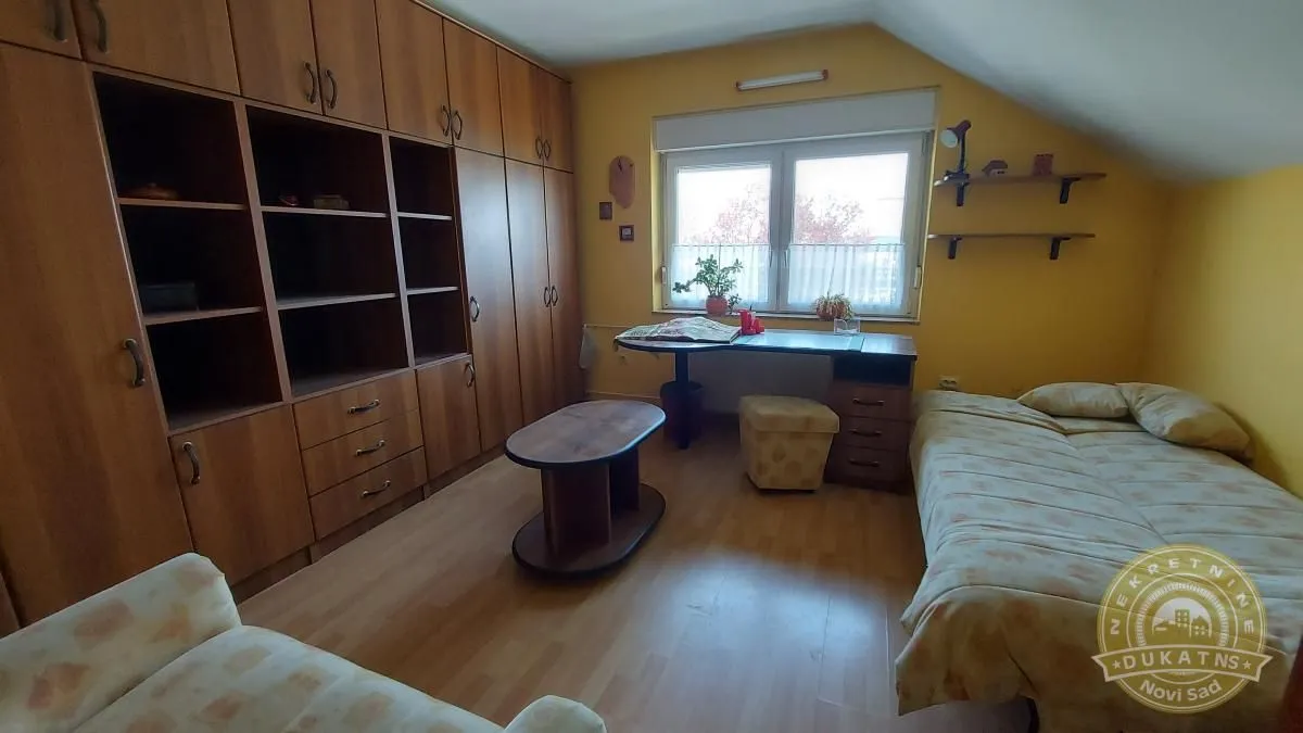 Prodaja, kuća, 340m², Veternik, Novi Sad Sve Podlokacije