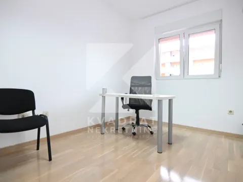 Izdavanje, poslovni prostor, 75m², City Kvart, Podgorica - image 6