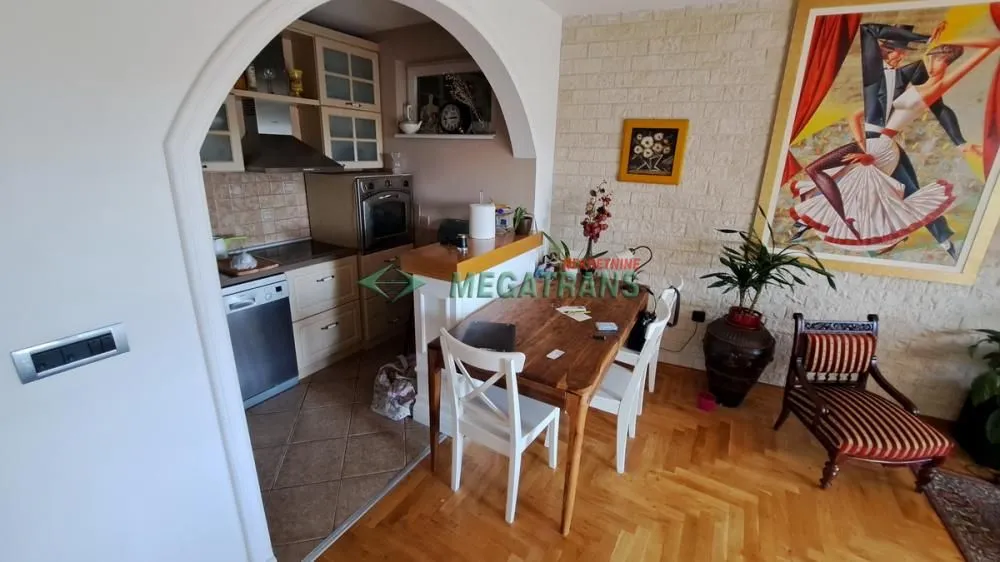 Izdavanje, četvorosoban stan, 112m², Grbavica, Novi Sad Sve Podlokacije