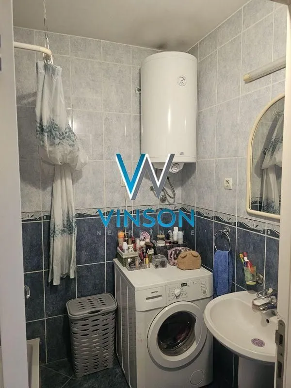 Izdavanje, dvosoban stan, 37m², Bulevar Oslobodjenja, Novi Sad Sve Podlokacije