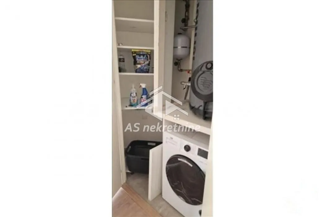 Izdavanje, četvorosoban stan, 114m², Savski Venac, Beograd