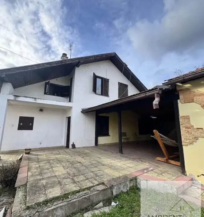 Prodaja, kuća, 203m², Novi Banovci, Stara Pazova