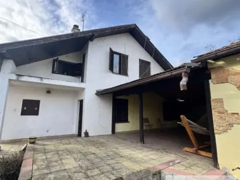 Kuća in Novi Banovci