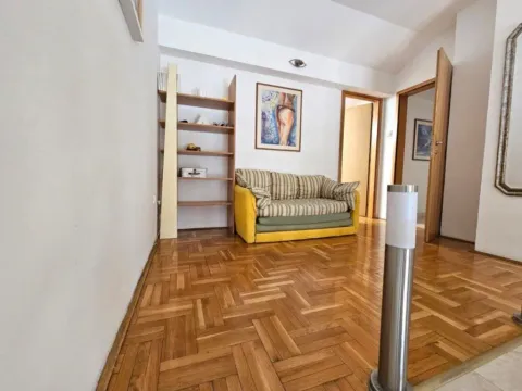 Izdavanje, trosoban stan, 75m², Krivi Most, Podgorica - image 8