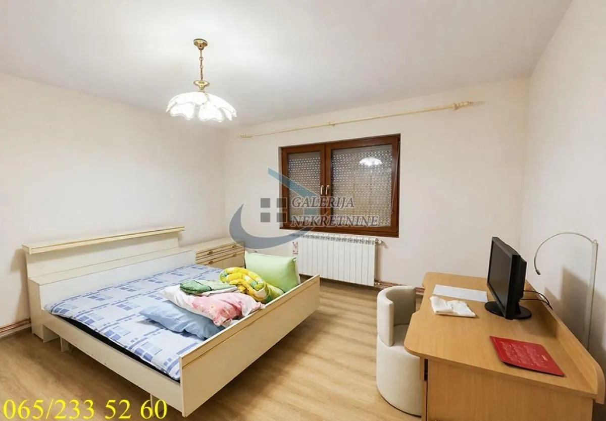 Prodaja, kuća, 212m², Centar, Inđija