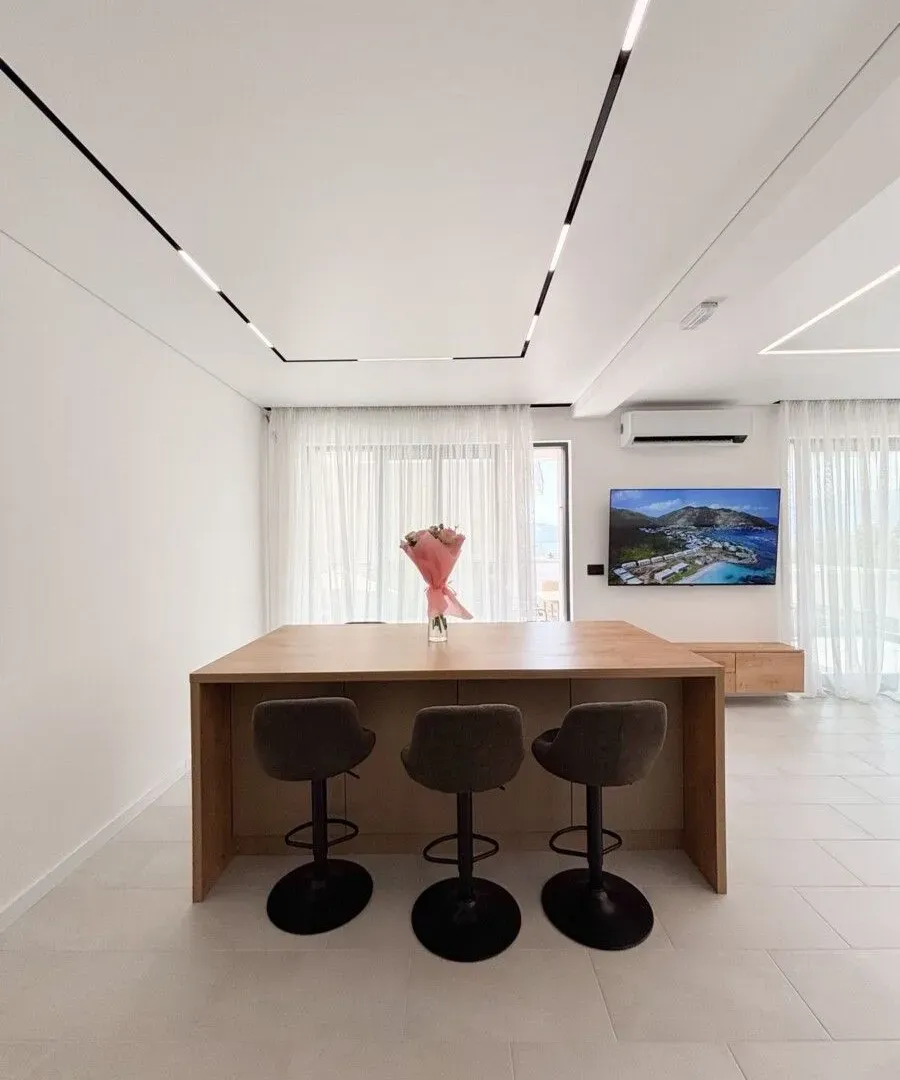 Rent, house, 330m², Centar, Tivat