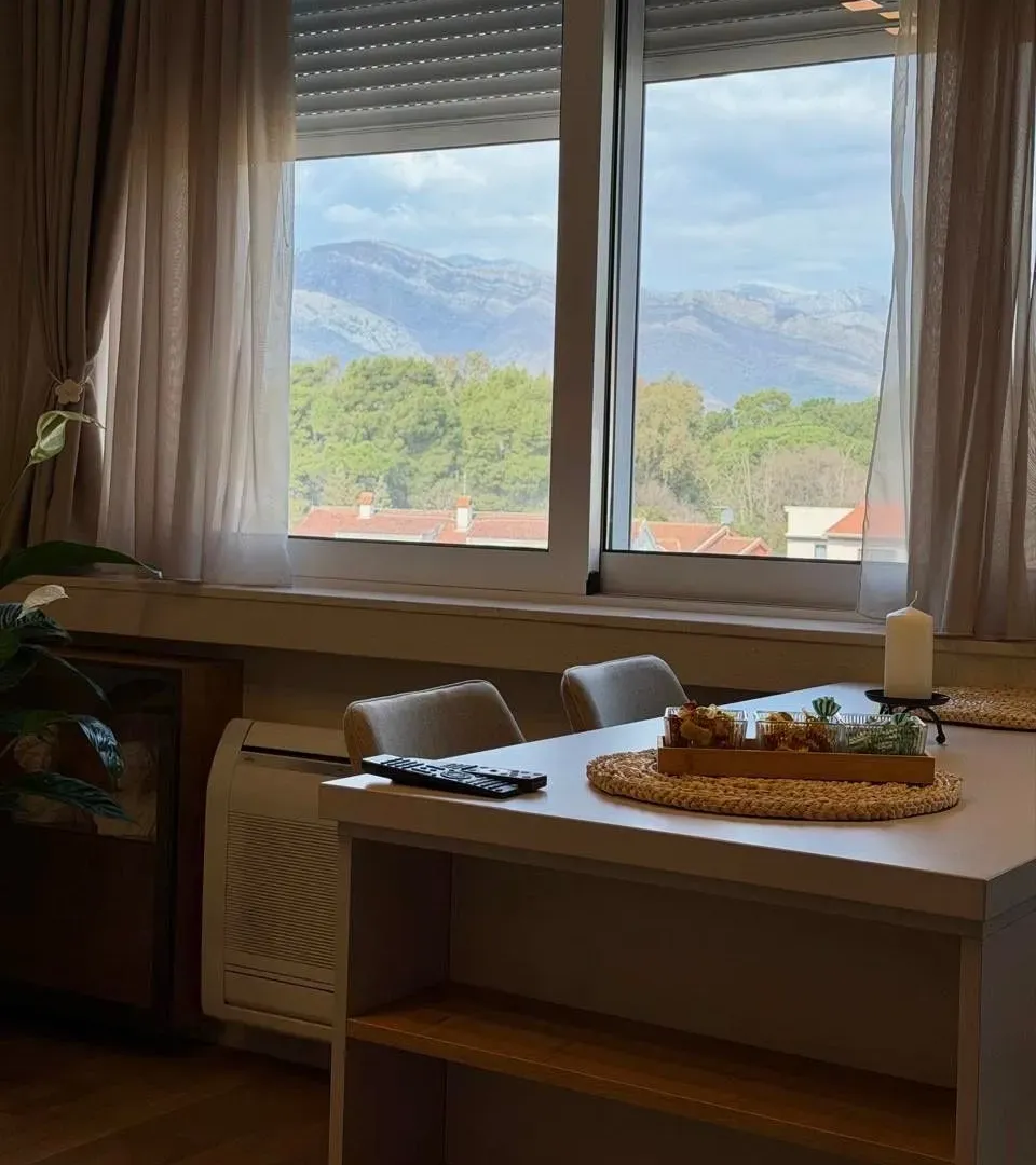 Izdavanje, jednosoban stan, 45m², Centar, Tivat