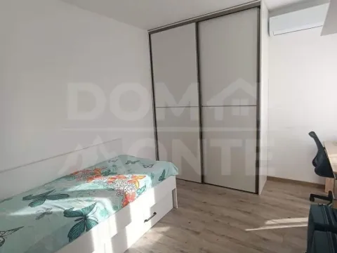 Rent, three bedroom apartment, 100m², Tivat, Crna Gora - image 9