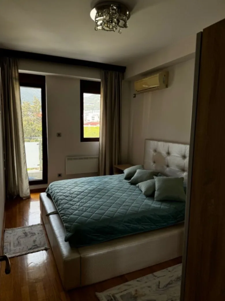 Izdavanje, dvosoban stan, 56m², Centar, Budva