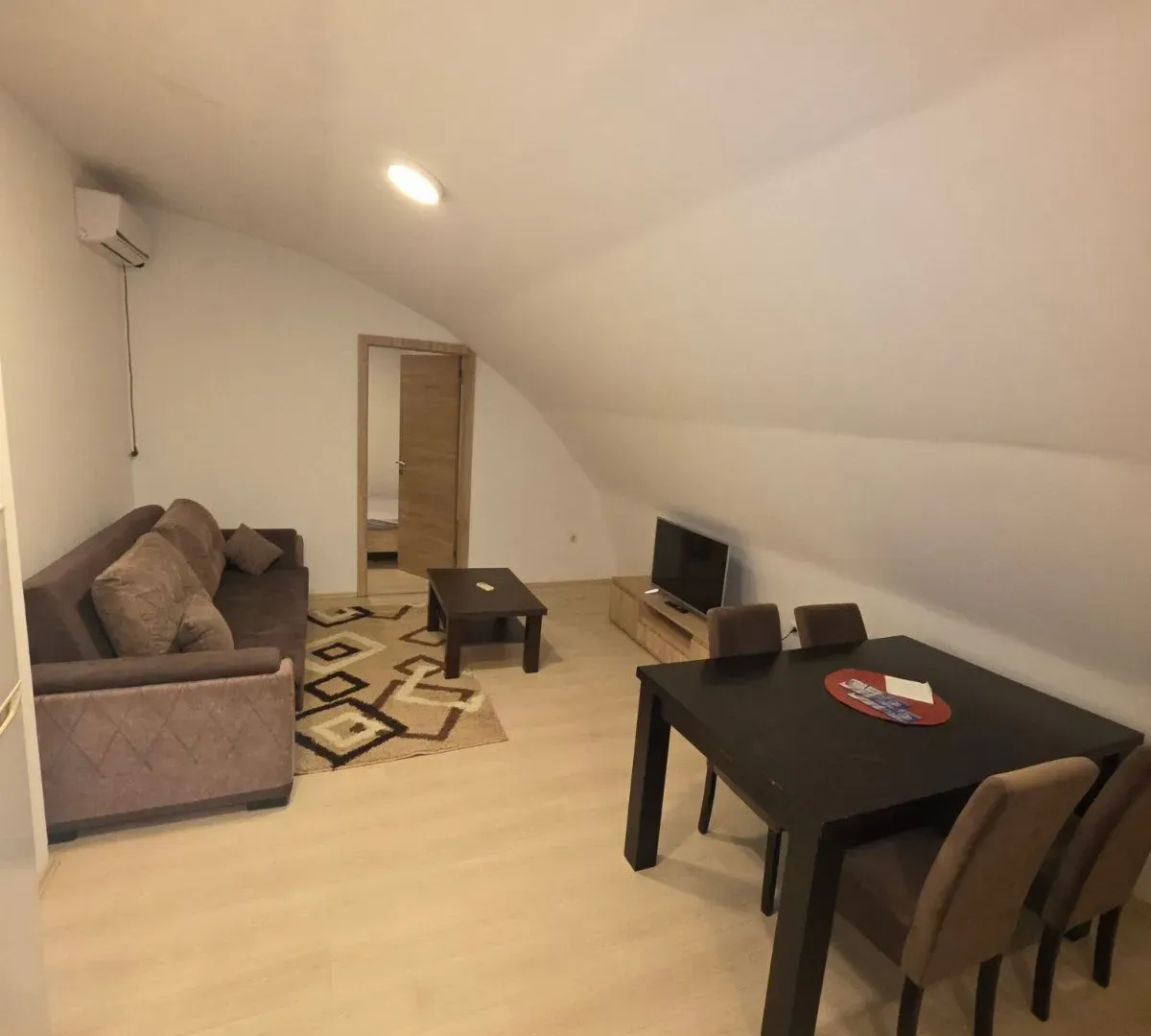 Izdavanje, jednosoban stan, 52m², Zabjelo, Podgorica