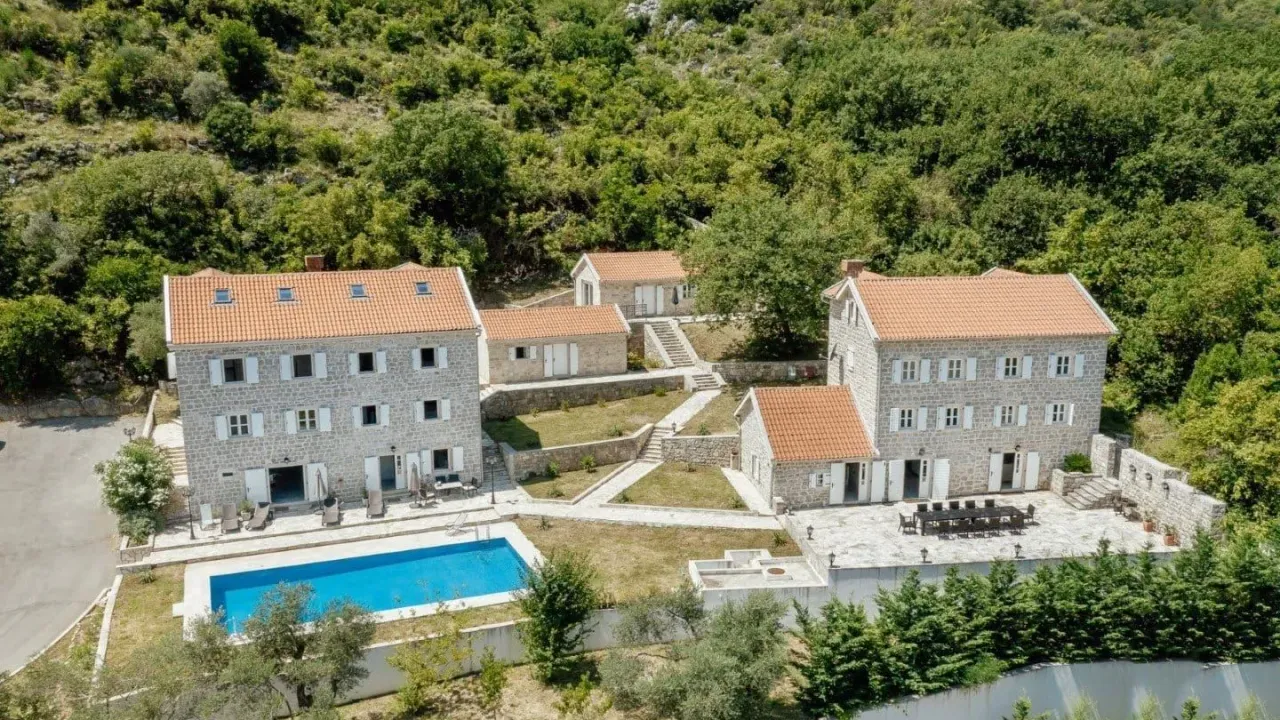 Prodaja, kuća, 800m², Prčanj, Kotor