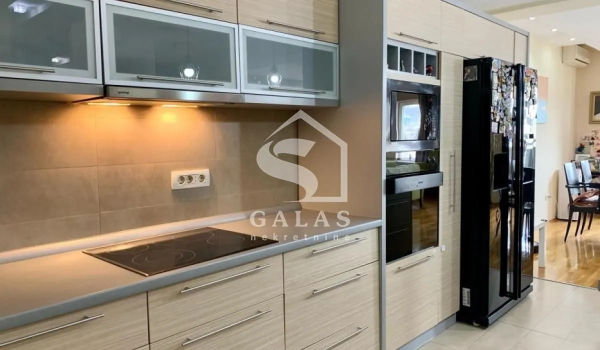 Prodaja, četvorosoban stan, 157m², Đeram Pijaca, Beograd