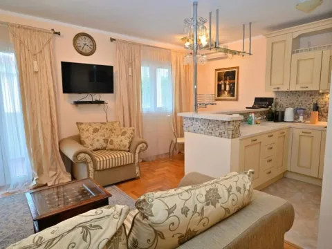 Sale, two bedroom apartment, 83m², Budva, Crna Gora - image 1