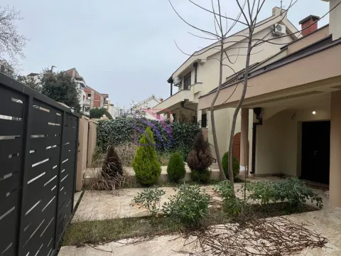 Prodaja, kuća, 400m², Gorica C, Podgorica - image 18