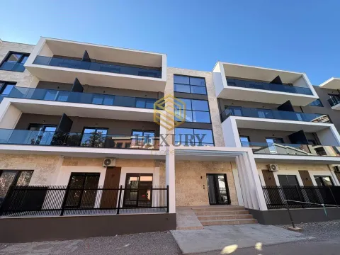 Sale, studio apartment, 33m², Momišići, Podgorica - image 9