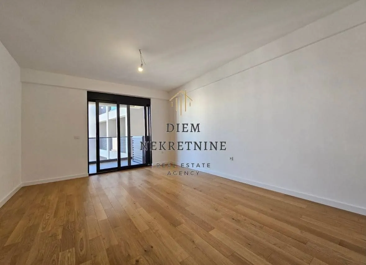 Prodaja, jednosoban stan, 62m², Centar, Bar