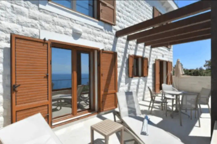 Rent, house, 300m², Reževići, Budva