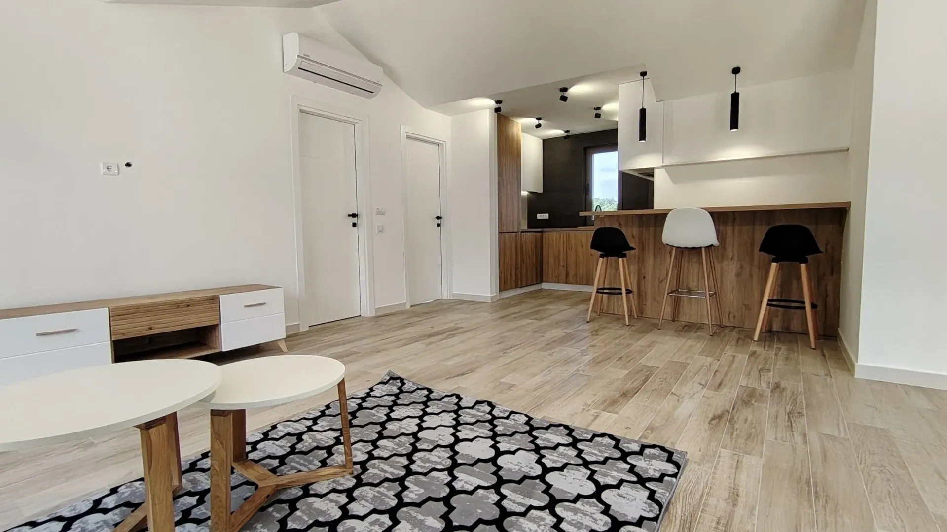 Prodaja, dvosoban stan, 85m², Tivat, Crna Gora