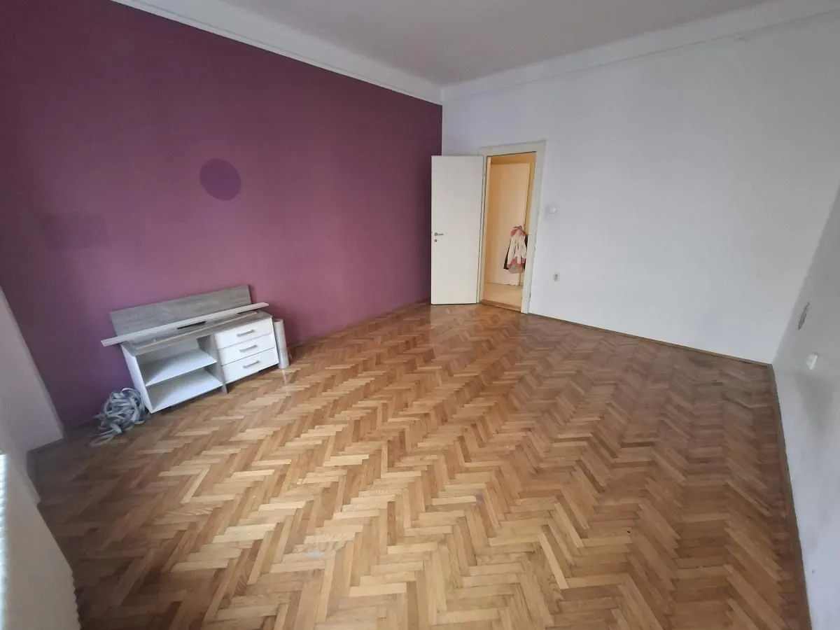 Izdavanje, trosoban stan, 122m², Centar, Novi Sad