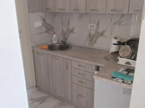 Izdavanje, jednosoban stan, 40m², Radanovići, Kotor - image 3