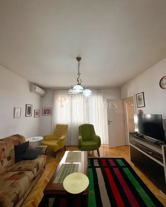 Izdavanje, dvosoban stan, 84m², Centar, Podgorica