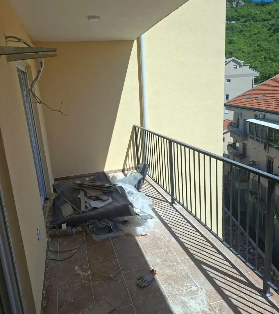 Prodaja, jednosoban stan, 56m², Lazi, Budva