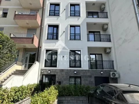 Izdavanje, trosoban stan, 120m², Gorica C, Podgorica - image 2