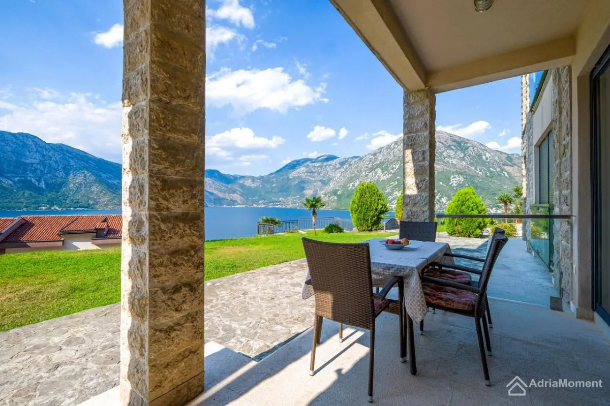 Prodaja, dvosoban stan, 68m², Kostanjica, Kotor