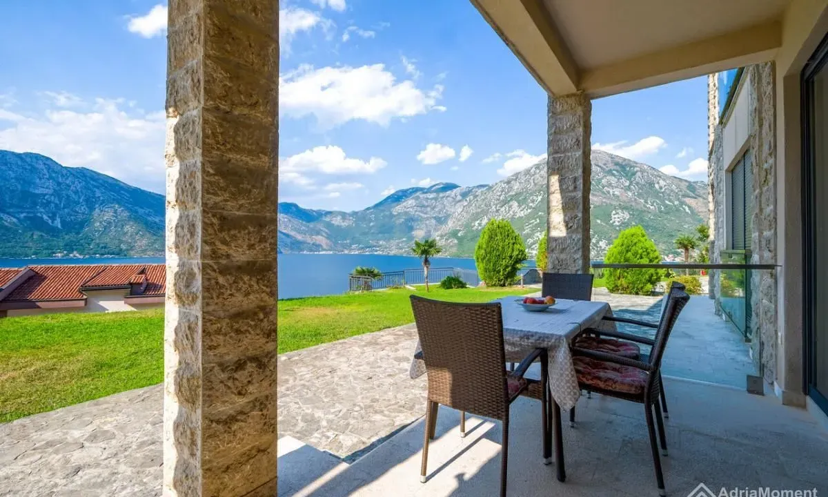 Prodaja, dvosoban stan, 68m², Kostanjica, Kotor