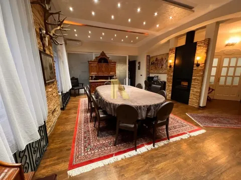 Izdavanje, poslovni prostor, 135m², Centar, Novi Sad