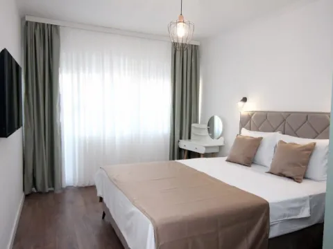 Izdavanje, dvosoban stan, 73m², Centar, Tivat - image 13