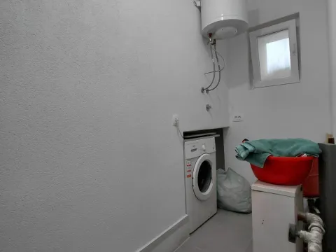 Izdavanje, kuća, 200m², Gornja Gorica, Podgorica - image 14